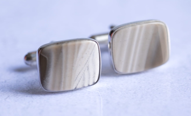 Spinki do mankietów z krzemieniem pasiastym