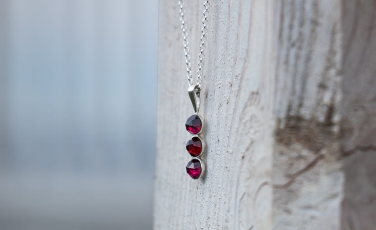 naszyjnik z granatami