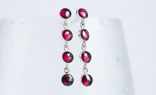 Wiszące kolczyki z granatami