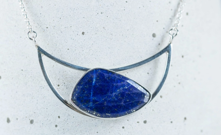 Naszyjnik z lapis lazuli