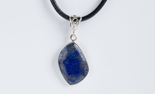 granatowy naszyjnik z lapis lazuli