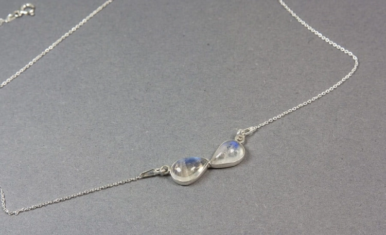 Naszyjnik z kamieniami naturalnymi - kamień księżycowy