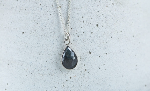 Naszyjnik z szafirem szlachetnym