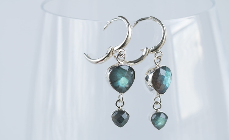 kolczyki z labradorytem