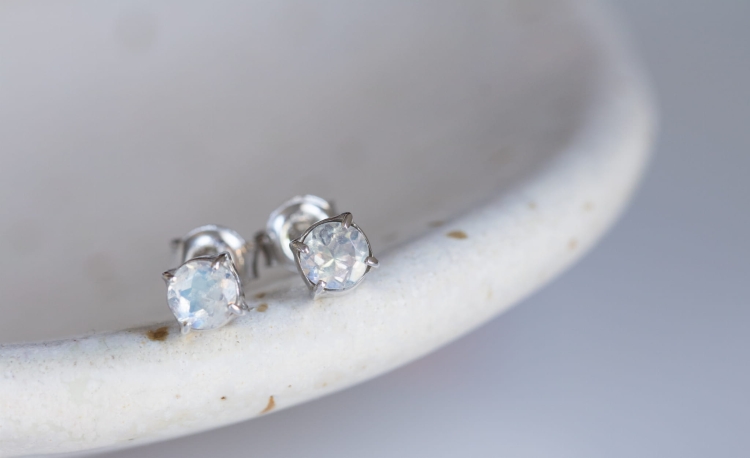 kamienie księżycowe