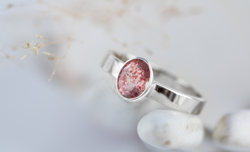 Pierścionek z kwarcem truskawkowym