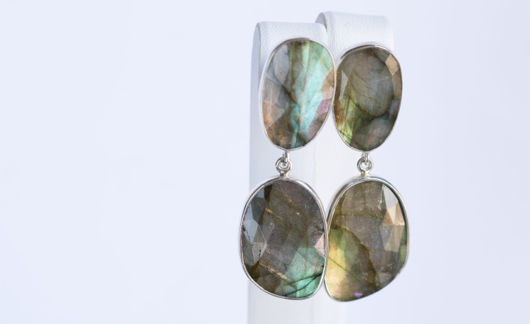 kolczyki z labradorytem