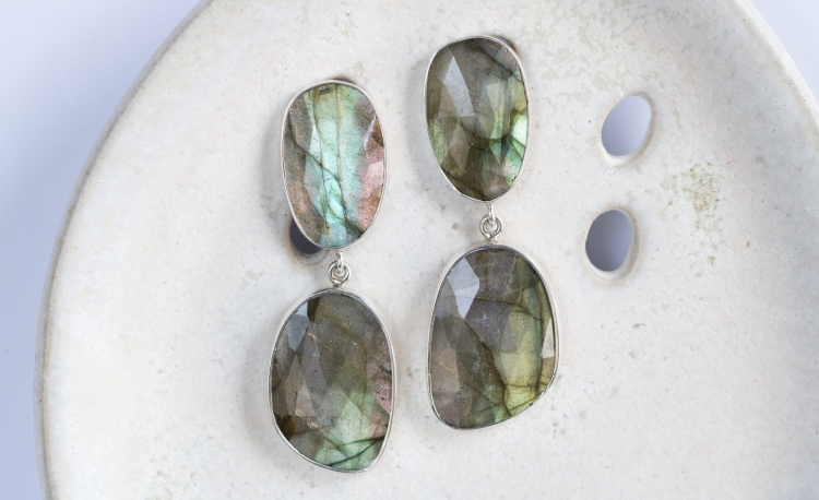 kolczyki z labradorytami