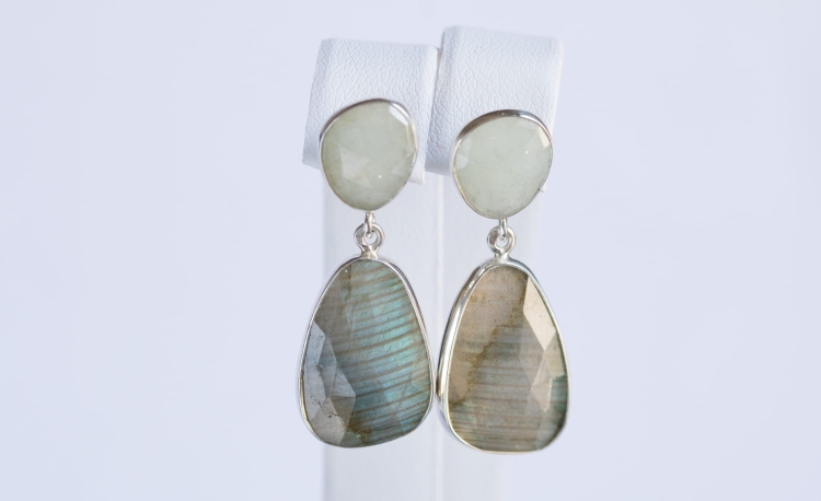 wiszące kolczyki z labradorytem