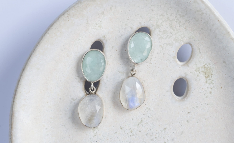 kamienie księżycowy i akwamaryny