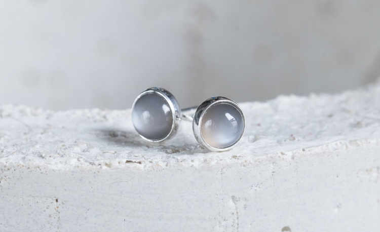 kolczyki z kamieniem księżycowym