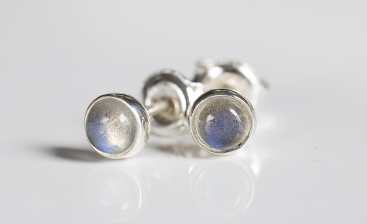 Srebrne kolczyki z labradorytem