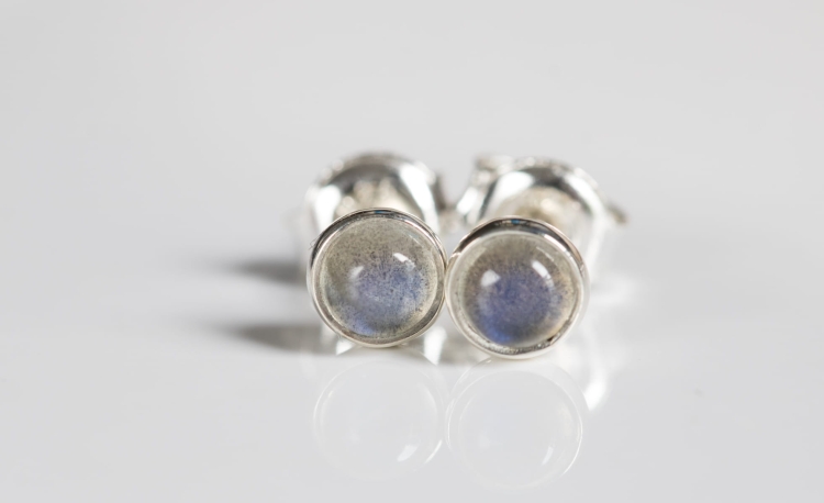 Srebrne kolczyki z labradorytem