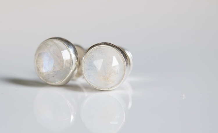 Sztyfty z kamieniami księżycowymi