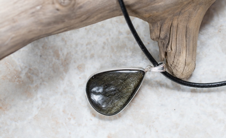 Naszyjnik z obsydianem złocistym na skórzanym rzemieniu