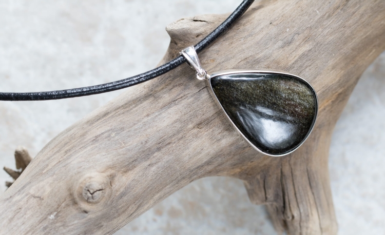 Naszyjnik z obsydianem złocistym na skórzanym rzemieniu