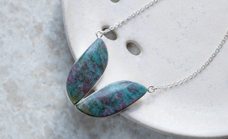 Srebrny naszyjnik motyl z kyanitem