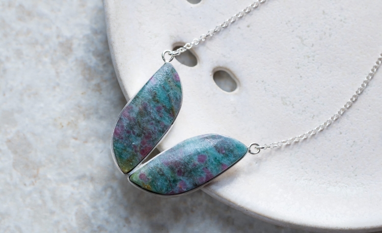 Srebrny naszyjnik motyl z kyanitem