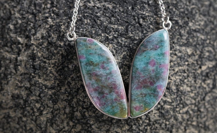 Srebrny naszyjnik motyl z kyanitem