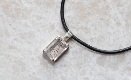 Naszyjnik srebrny z prostokątnym kwarcem