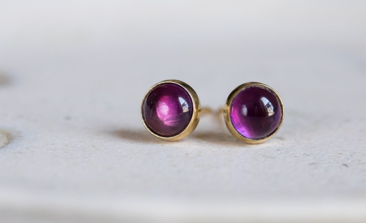 Pozłacane sztyfty ze śliwkowym ametystem
