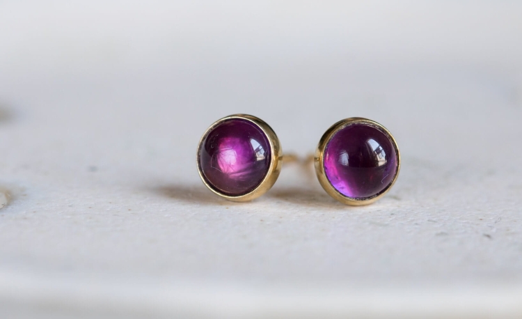 Pozłacane sztyfty ze śliwkowym ametystem