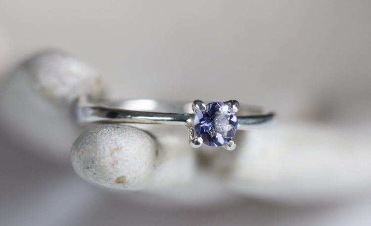 Pierścionek z tanzanitem w srebrze