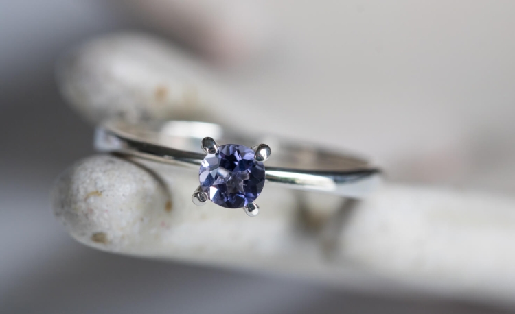 Pierścionek z tanzanitem w srebrze