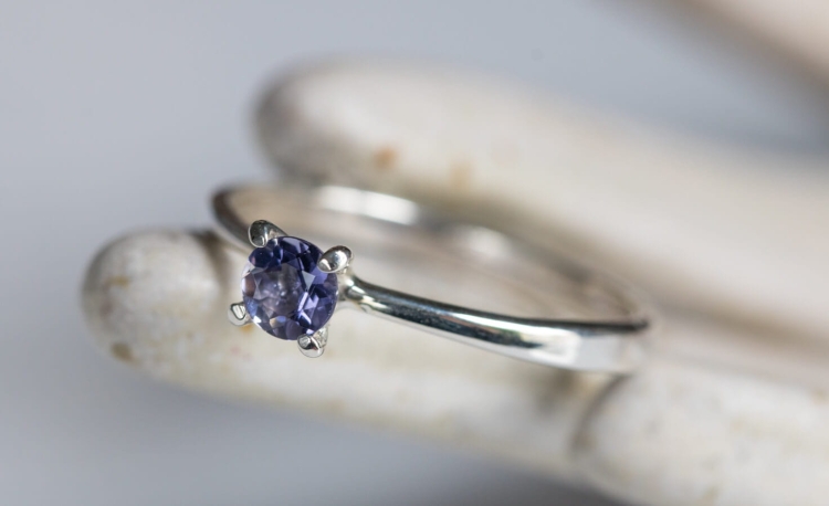 Pierścionek z tanzanitem w srebrze