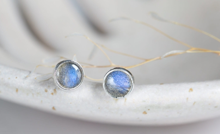 Kolczyki z szarym labradorytem - płytka