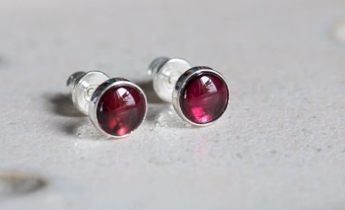 Granat rodolit w srebrze, kolczyki