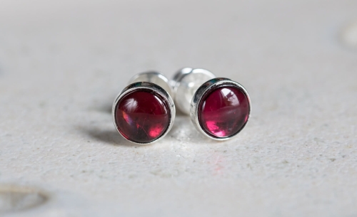Granat rodolit w srebrze, kolczyki