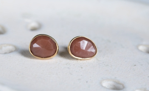 Sztyfty z karmelowym kamieniem księżycowym