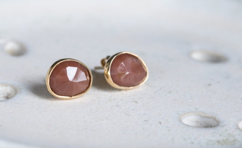 Sztyfty z karmelowym kamieniem księżycowym