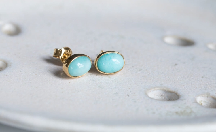 Pozłacane sztyfty z owalnym amazonitem