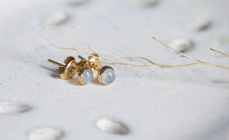 Drobne sztyfty z jasnym akwamarynem