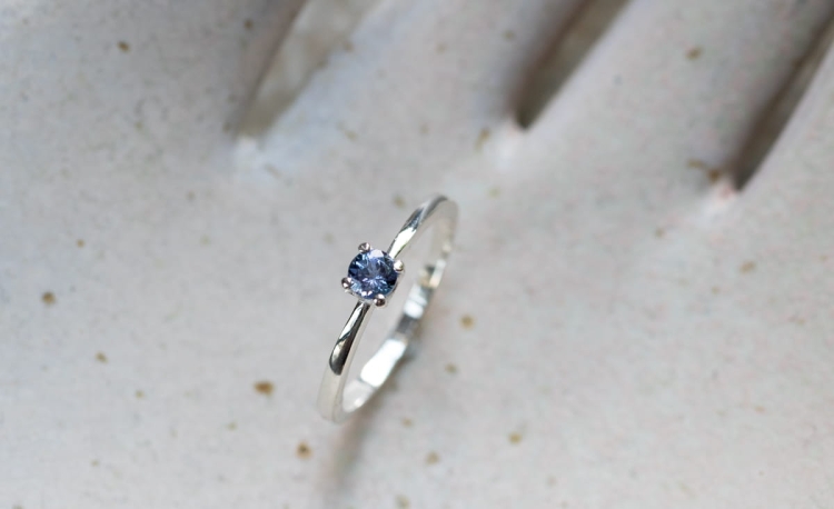 Pierścionek z tanzanitem w srebrze