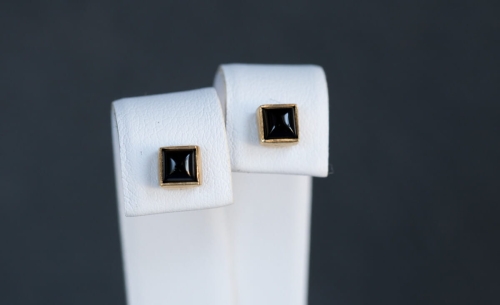 Kolczyki sztyfty z onyksem kwadratowym