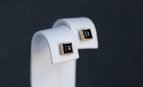 Kolczyki sztyfty z onyksem kwadratowym