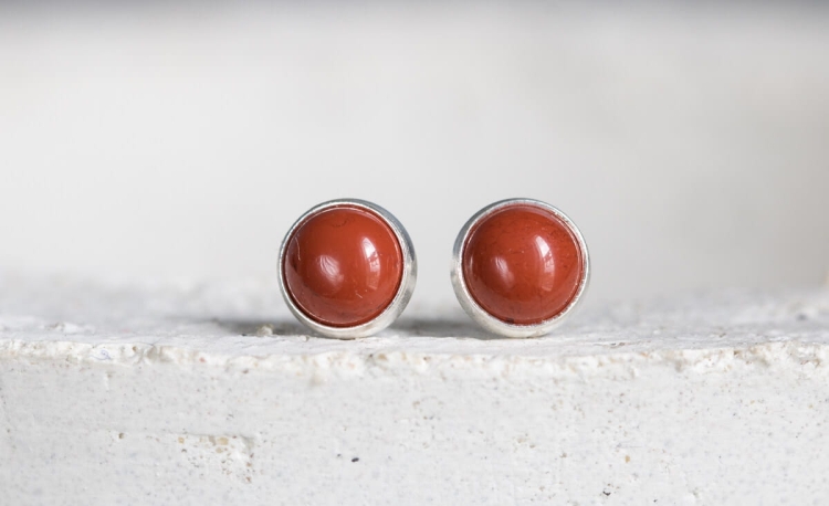 Jaspis koralowy - srebrne czerwone wkrętki