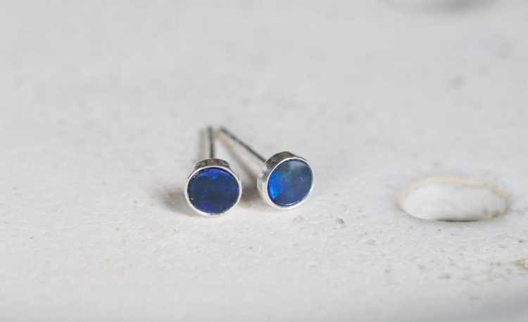 Srebrne sztyfty z opalem australijskim