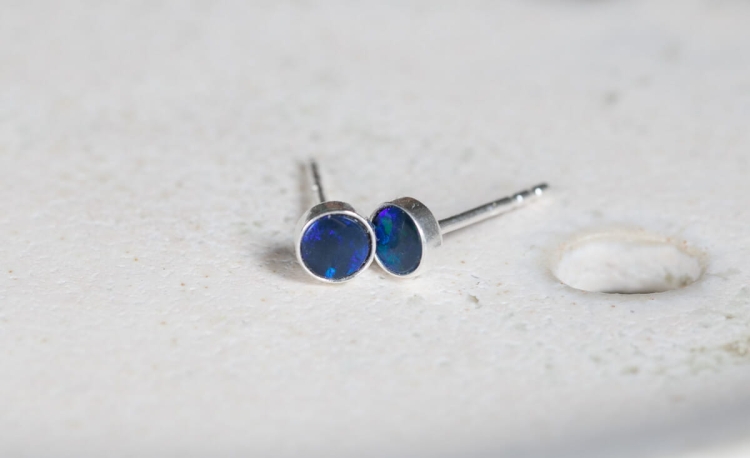 Srebrne sztyfty z opalem australijskim