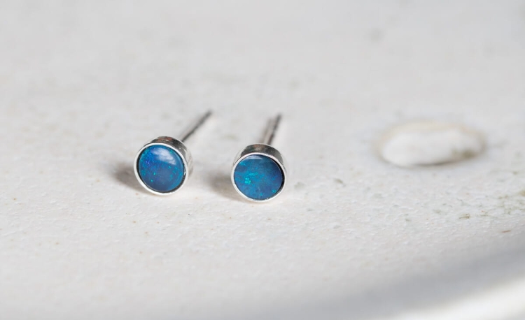 Srebrne sztyfty z opalem australijskim