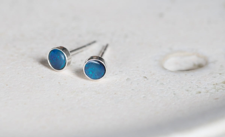 Srebrne sztyfty z opalem australijskim