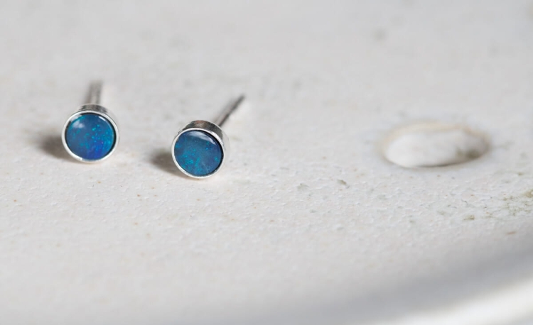 Srebrne sztyfty z opalem australijskim