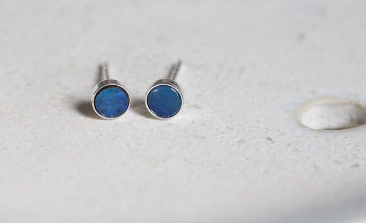 Srebrne sztyfty z opalem australijskim