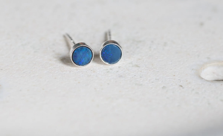 Srebrne sztyfty z opalem australijskim