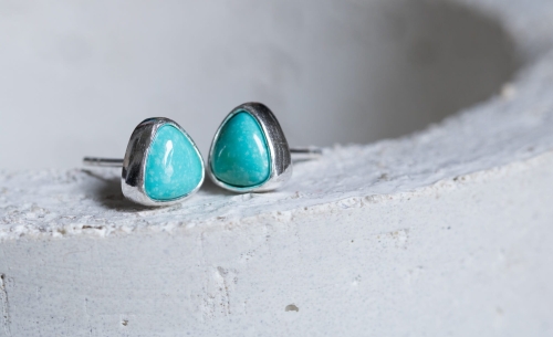Srebrne sztyfty w srebrze z trójkątnymi turkusami