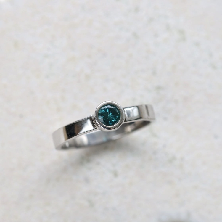 Pierścionek srebrny z morskim turmalinem