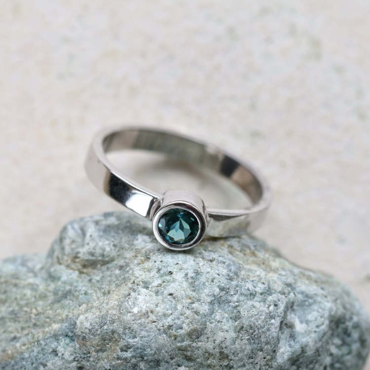 Pierścionek srebrny z morskim turmalinem